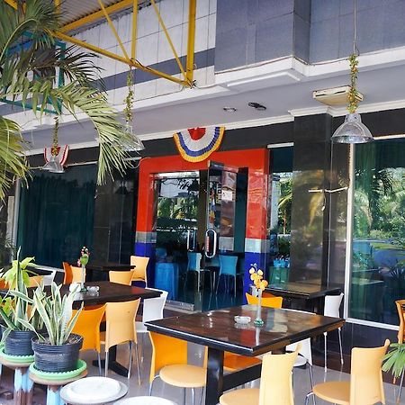 Hotel Duta 巨港 外观 照片